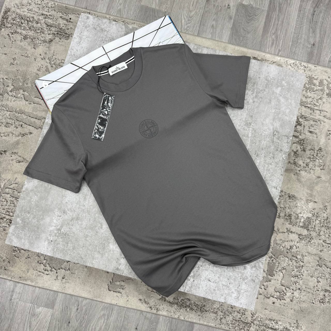 SI CENTRE COMPASS T SHIRT - CHARCOAL