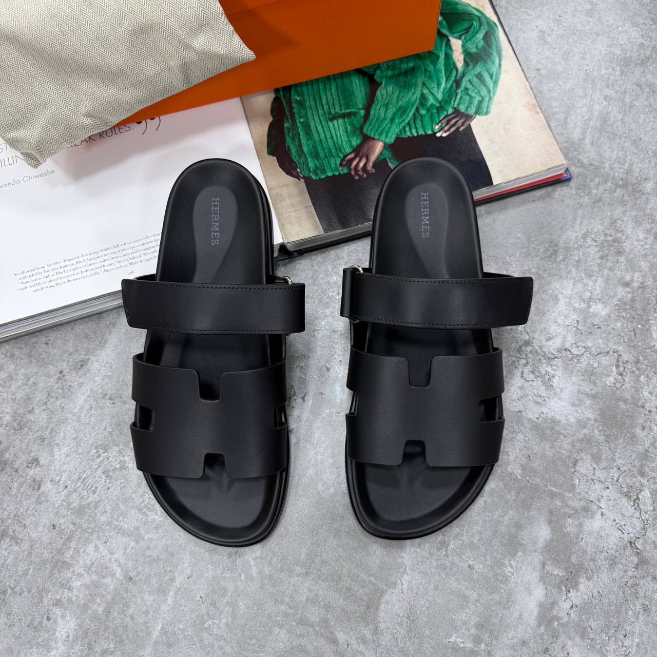 H CHYPRE SANDALS - BLACK
