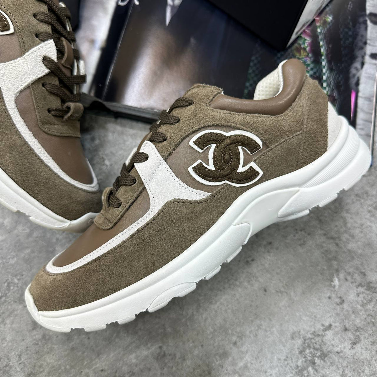 CHNL LEATHER TRAINERS - BROWN/WHITE