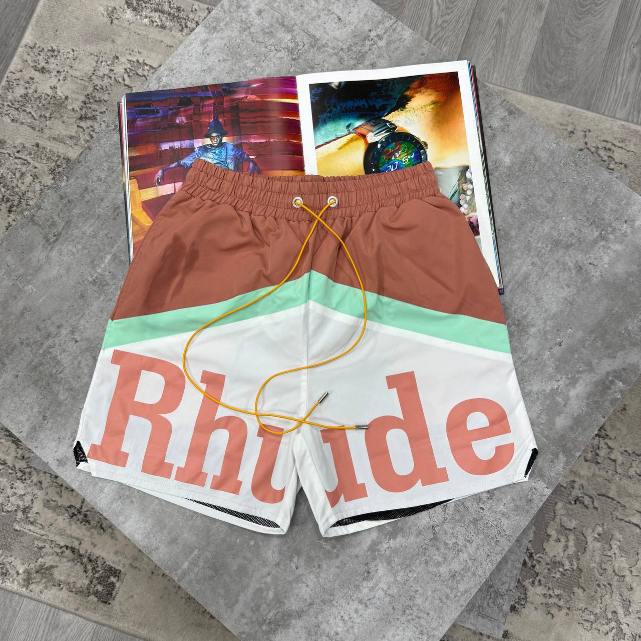 RHU DRAWSTRING SHORTS - BROWN / WHITE