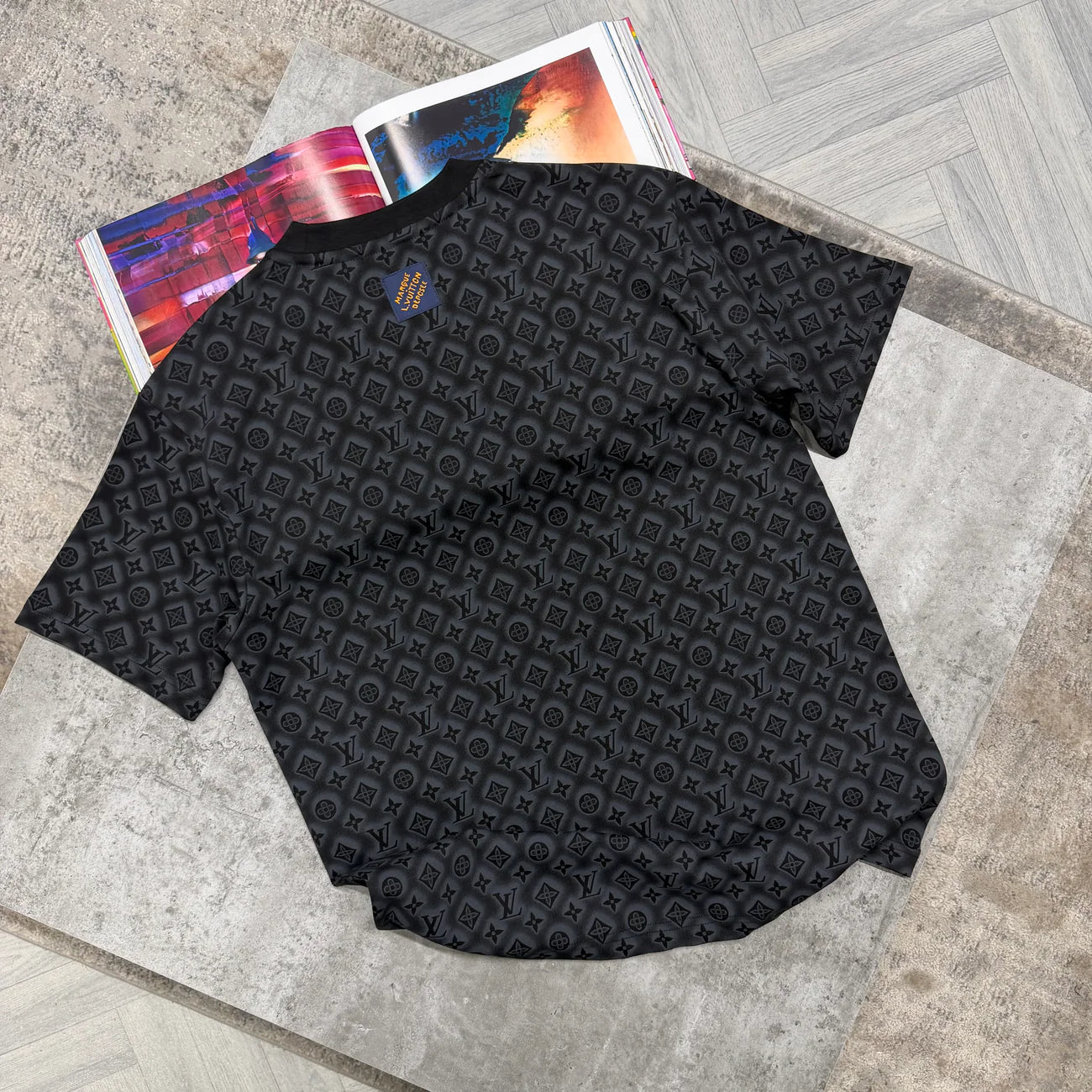 LVE MONOGRAM TSHIRT - BLACK