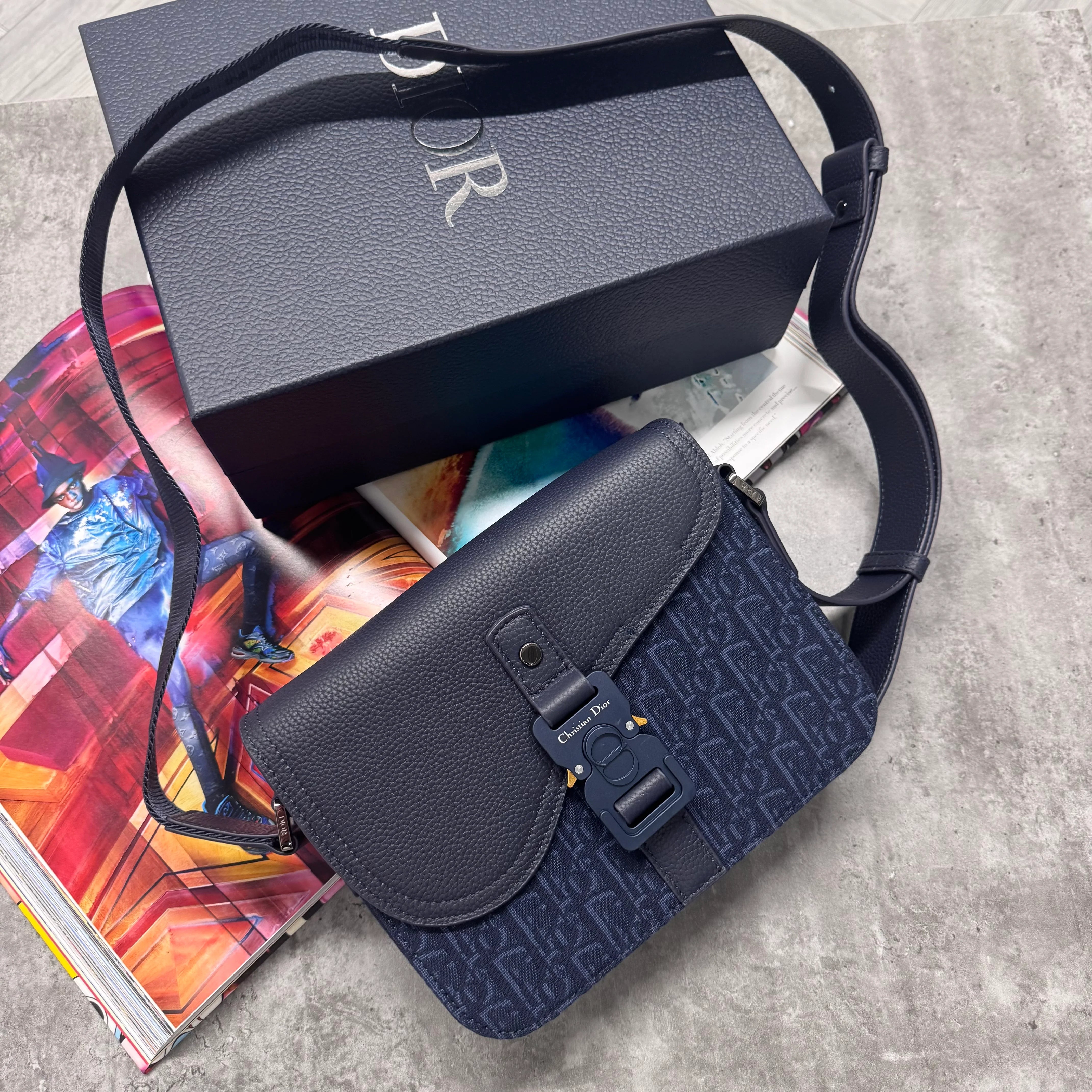 CD SADDLE MESSENGER BAG - NAVY