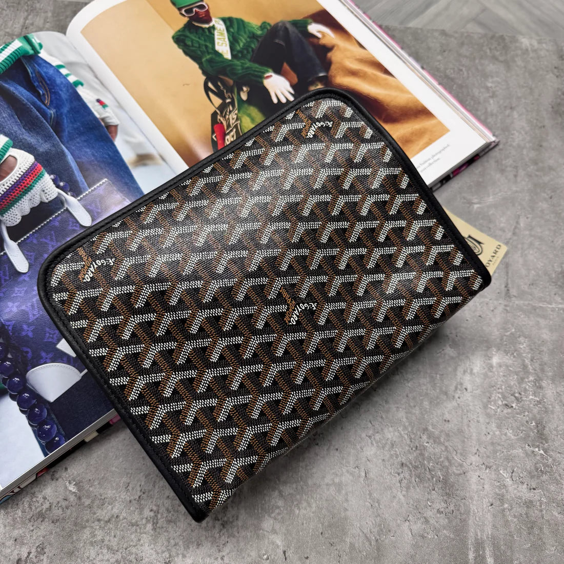 (PRE ORDER) GYRD POUCH BAG - BLACK
