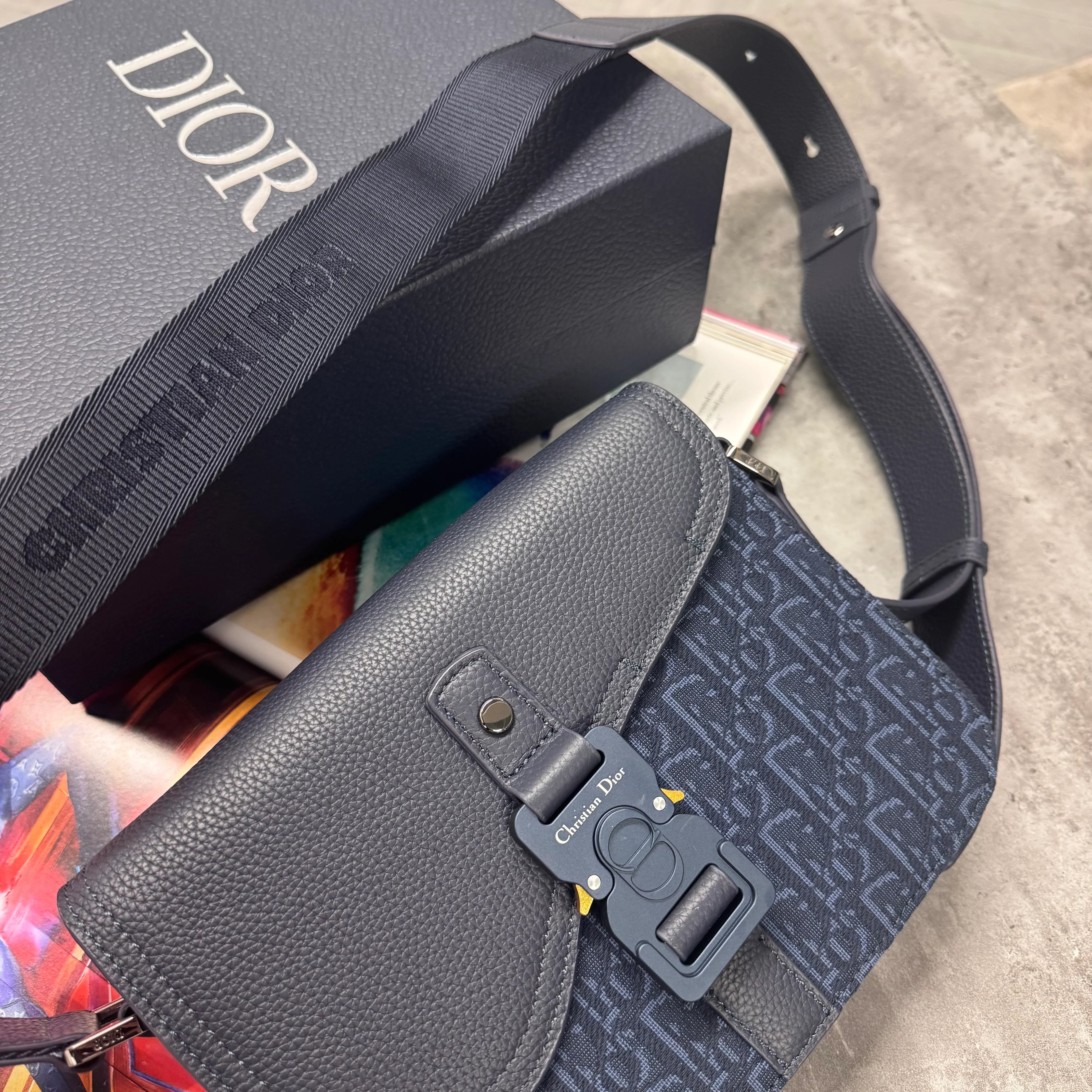 CD SADDLE MESSENGER BAG - NAVY