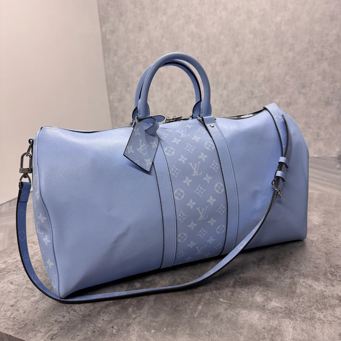 (PRE ORDER) LVE DUFFEL BAG (50) - SKY BLUE