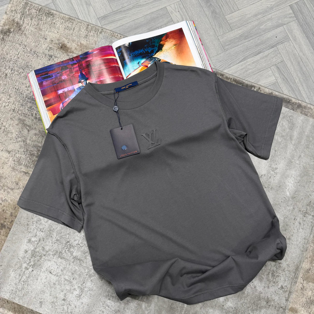 LVE CENTRE LOGO TSHIRT - CHARCOAL