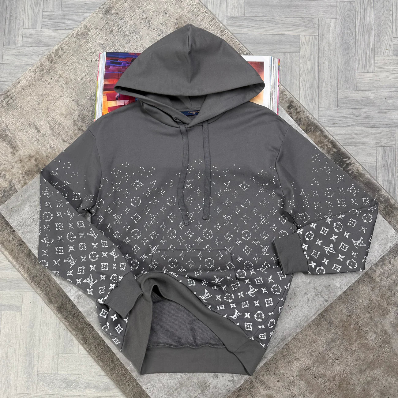LVE MONOGRAM HOODIE - CHARCOAL