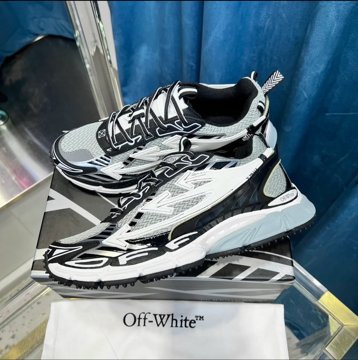 (PRE ORDER) OW TRAINER - BLACK / WHITE