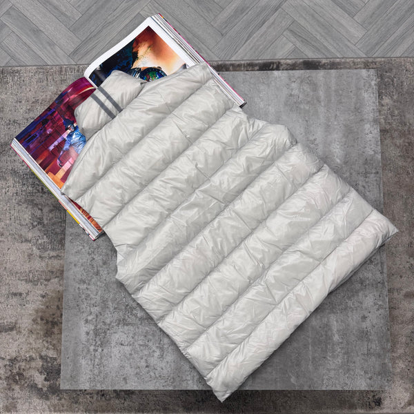 CG CROFTON BLACK BADGE GILET - LIGHT GREY