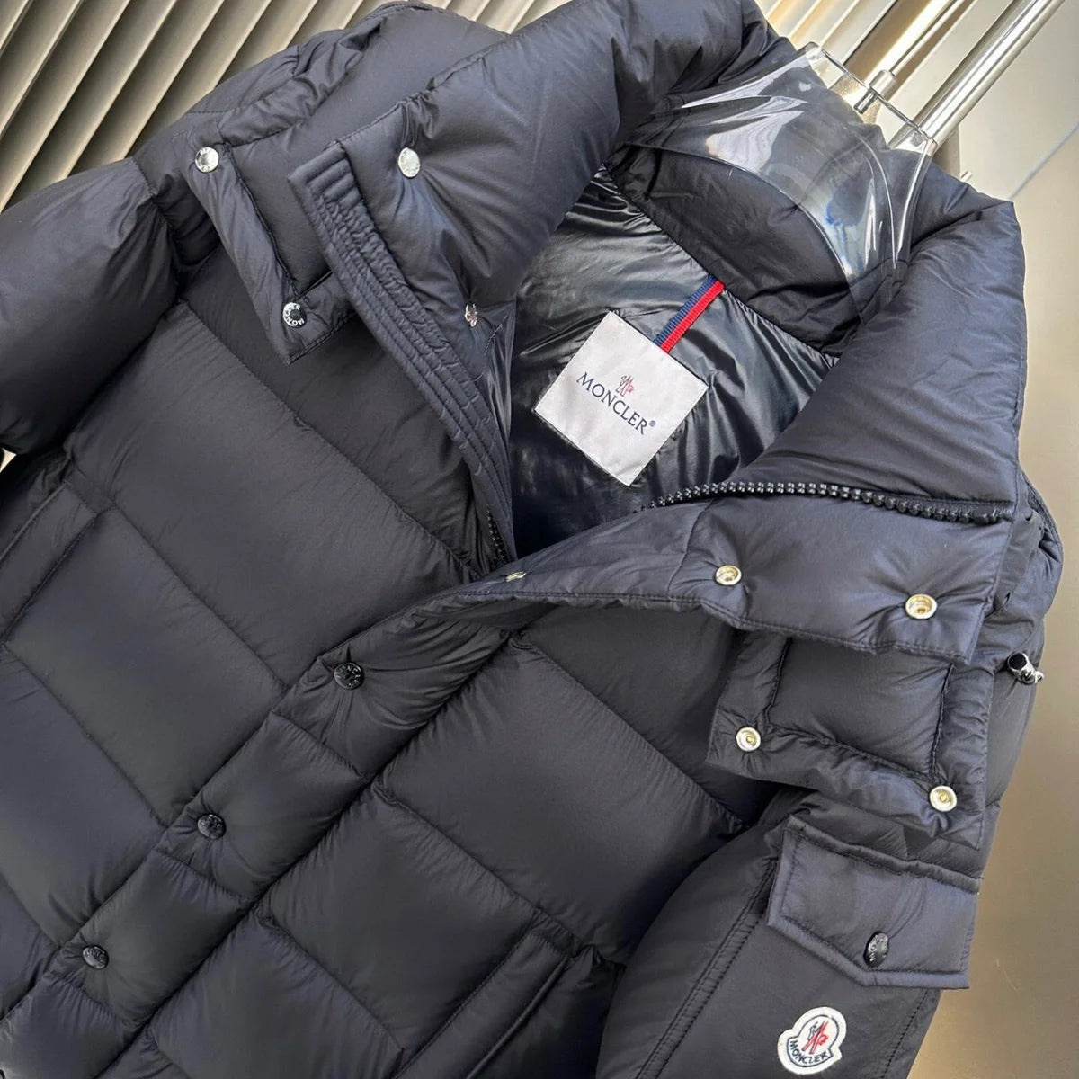 (PRE ORDER) MNCLR ARM POCKET COAT - BLACK