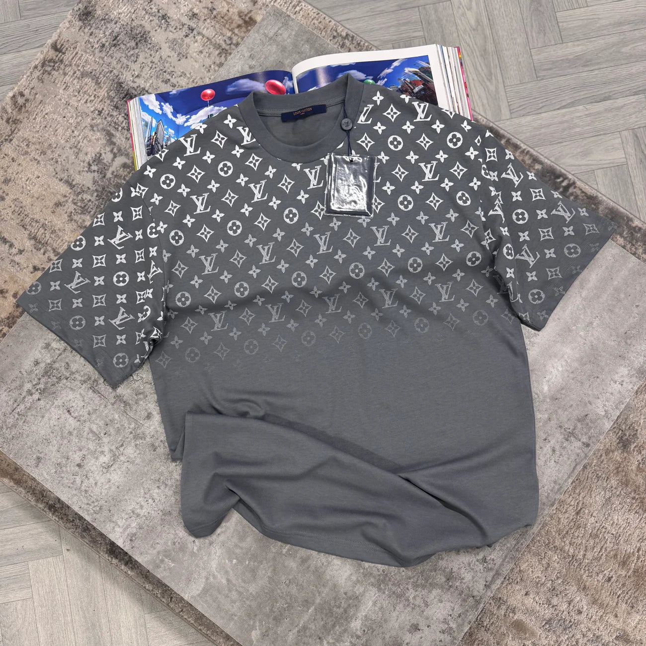 LVE MONOGRAM TSHIRT - GREY
