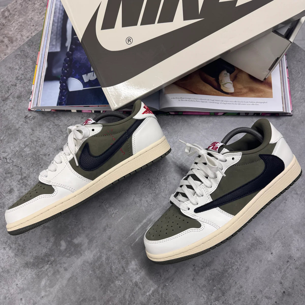 NI X TS - JORDAN 1 - MID OLIVE