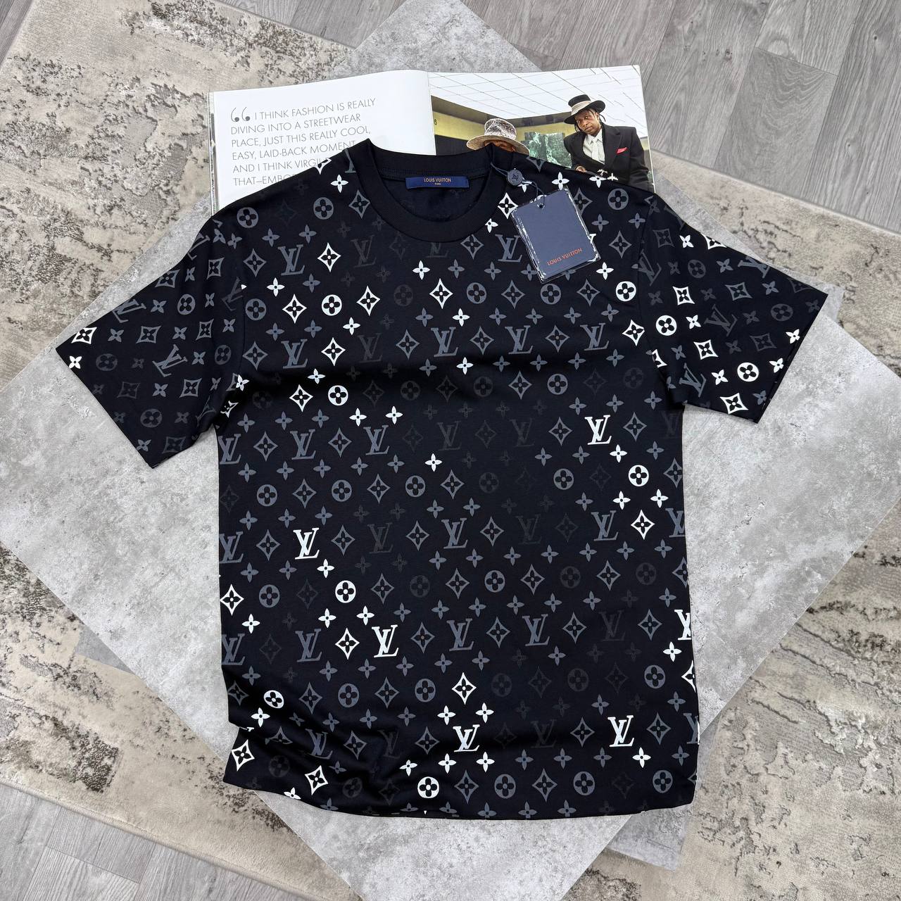 LVE MONOGRAM T SHIRT - NAVY BLUE