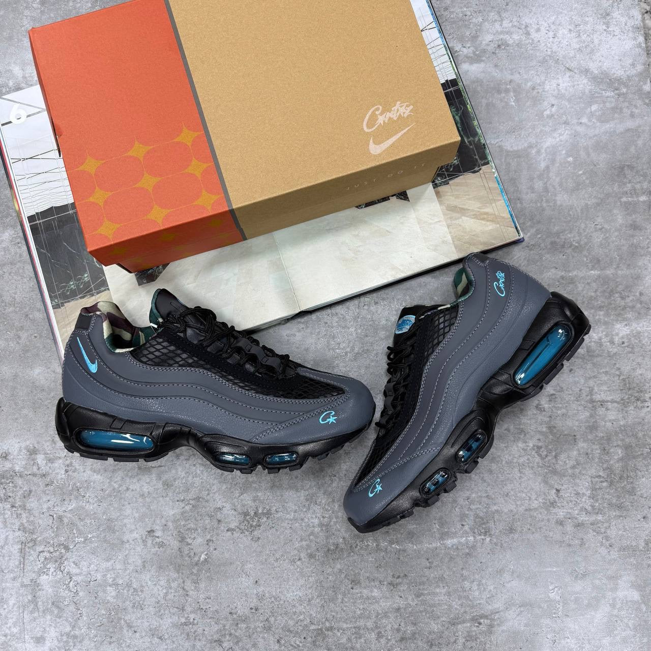 NI 95 TRAINERS - DARK GREY/BRIGHT BLUE