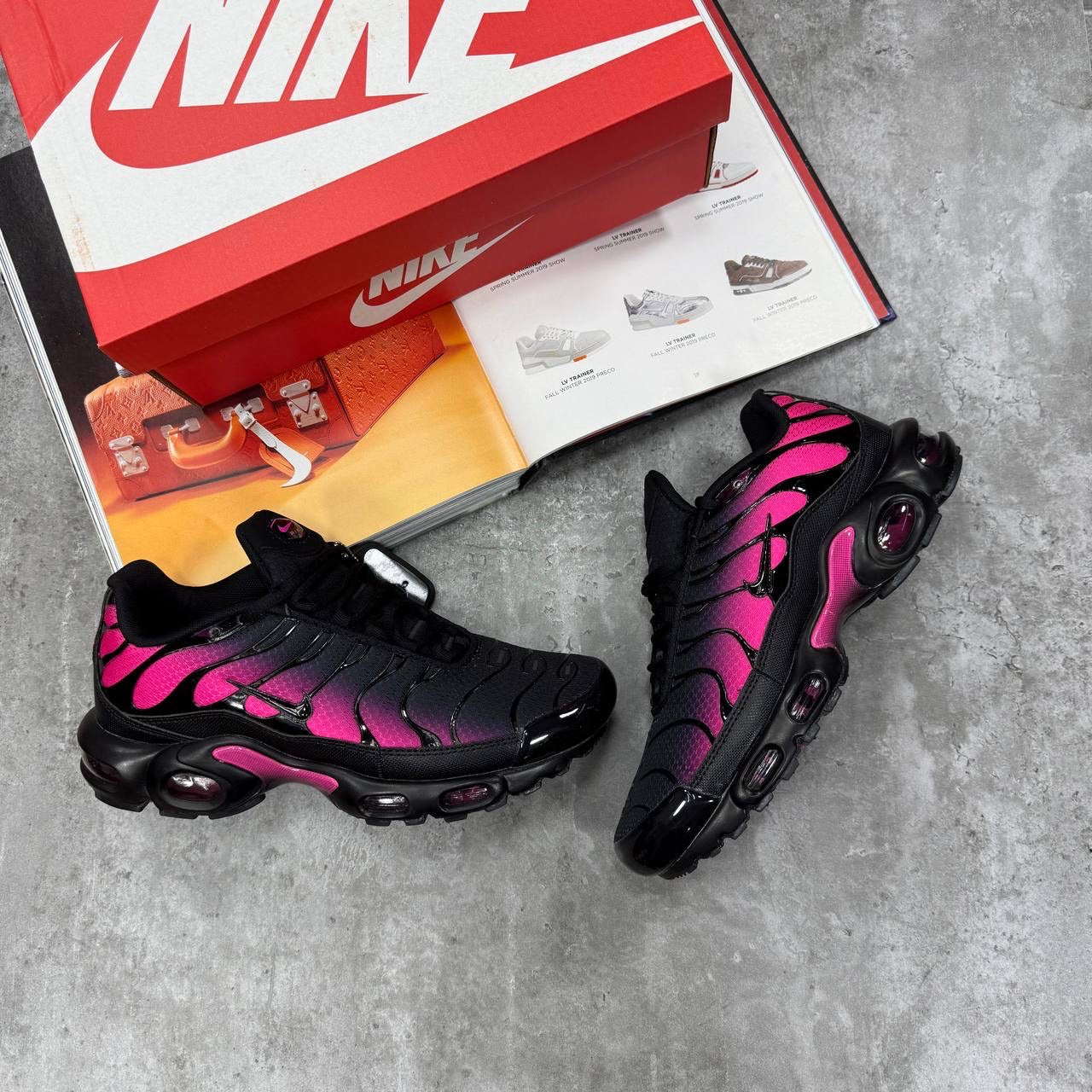 NI TN TRAINERS - BLACK / PINK