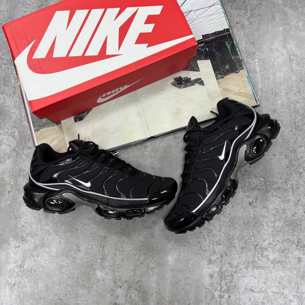 NI TN TRAINERS - BLACK REFLECTIVE