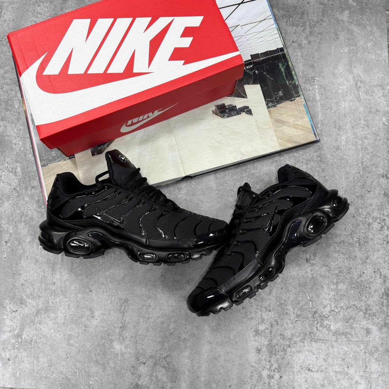 NI TN TRAINERS - BLACK REFLECTIVE
