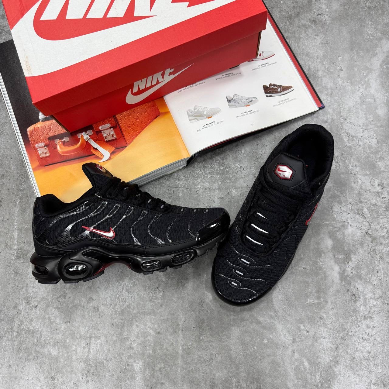 NI TN TRAINERS - BLACK/RED/SILVER
