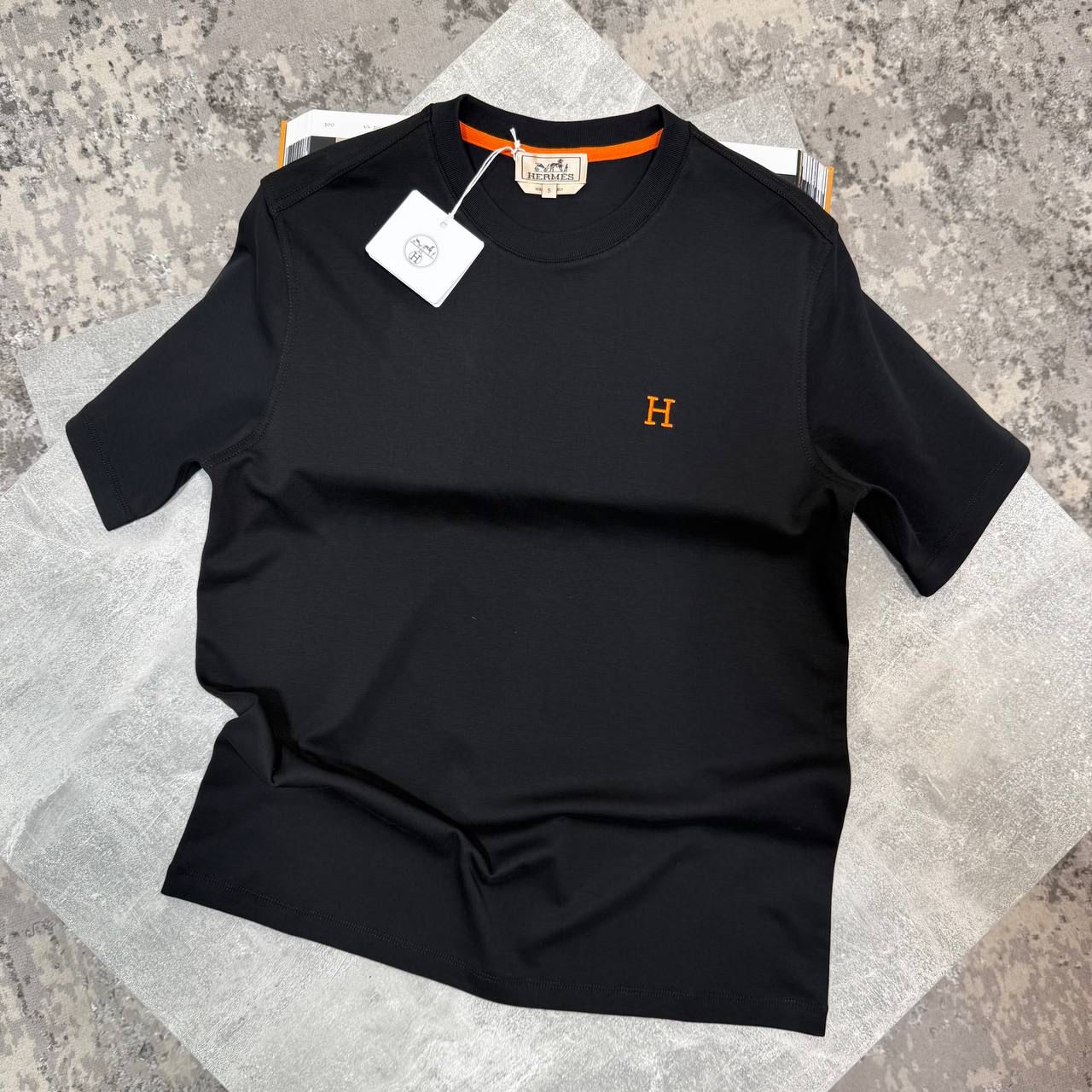 H H LOGO TSHIRT - BLACK