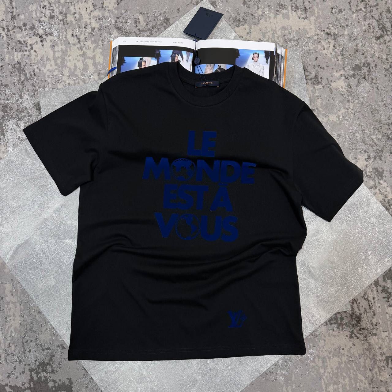 LVE LE MONDE TSHIRT - BLACK