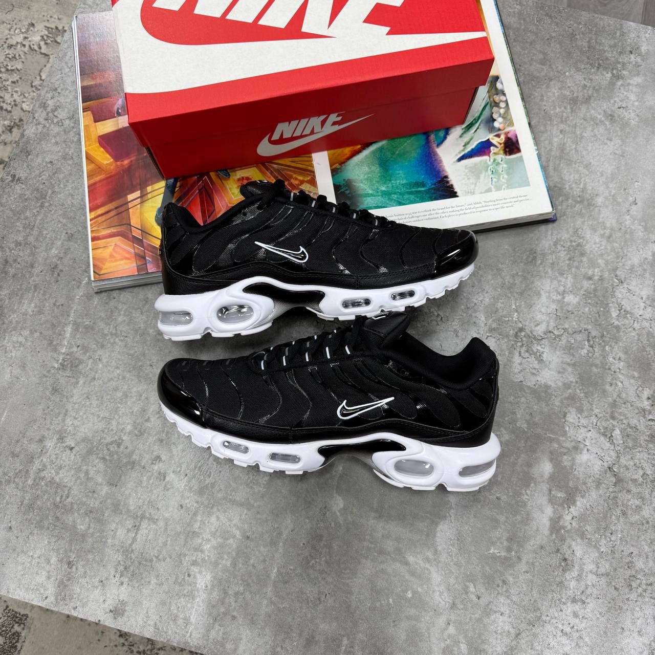 NI TN TRAINERS - BLACK / WHITE