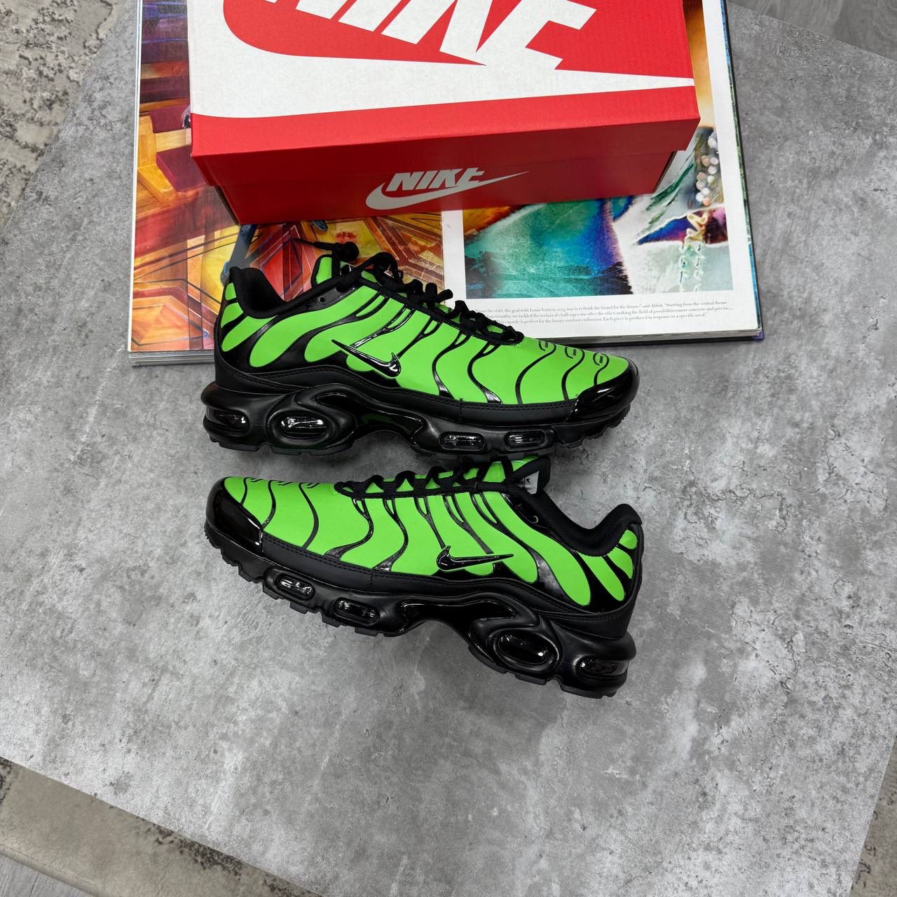 NI TN TRAINERS - NEON GREEN