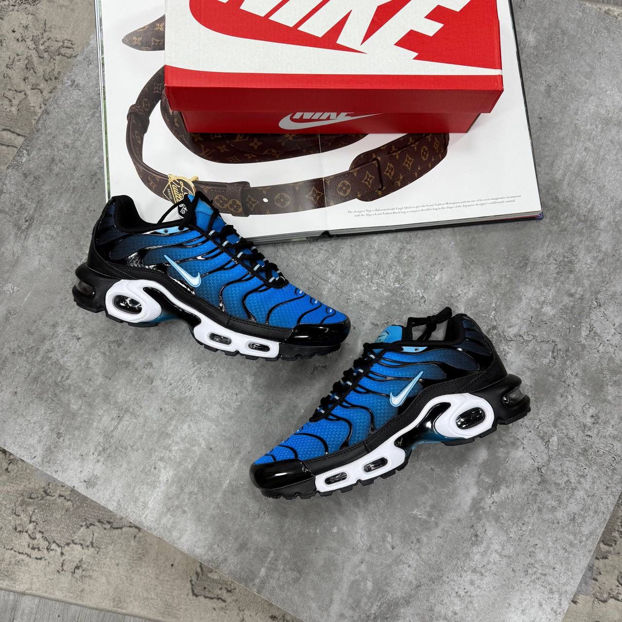 NI TN TRAINERS - DARK BLUE
