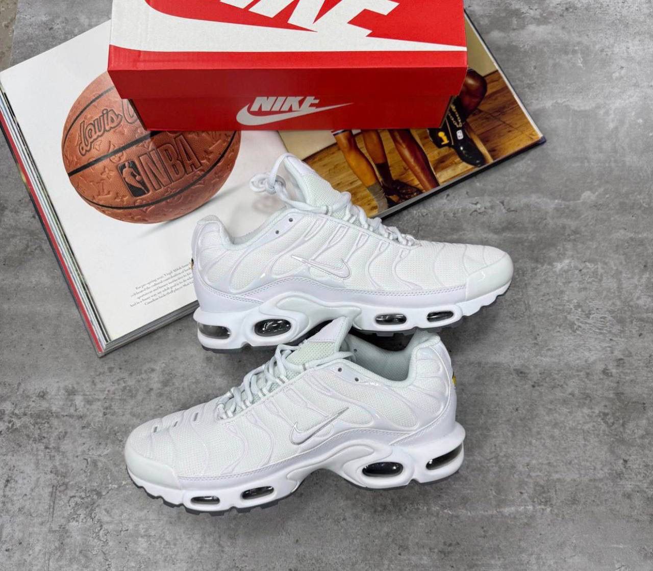 NI TN TRAINERS - WHITE