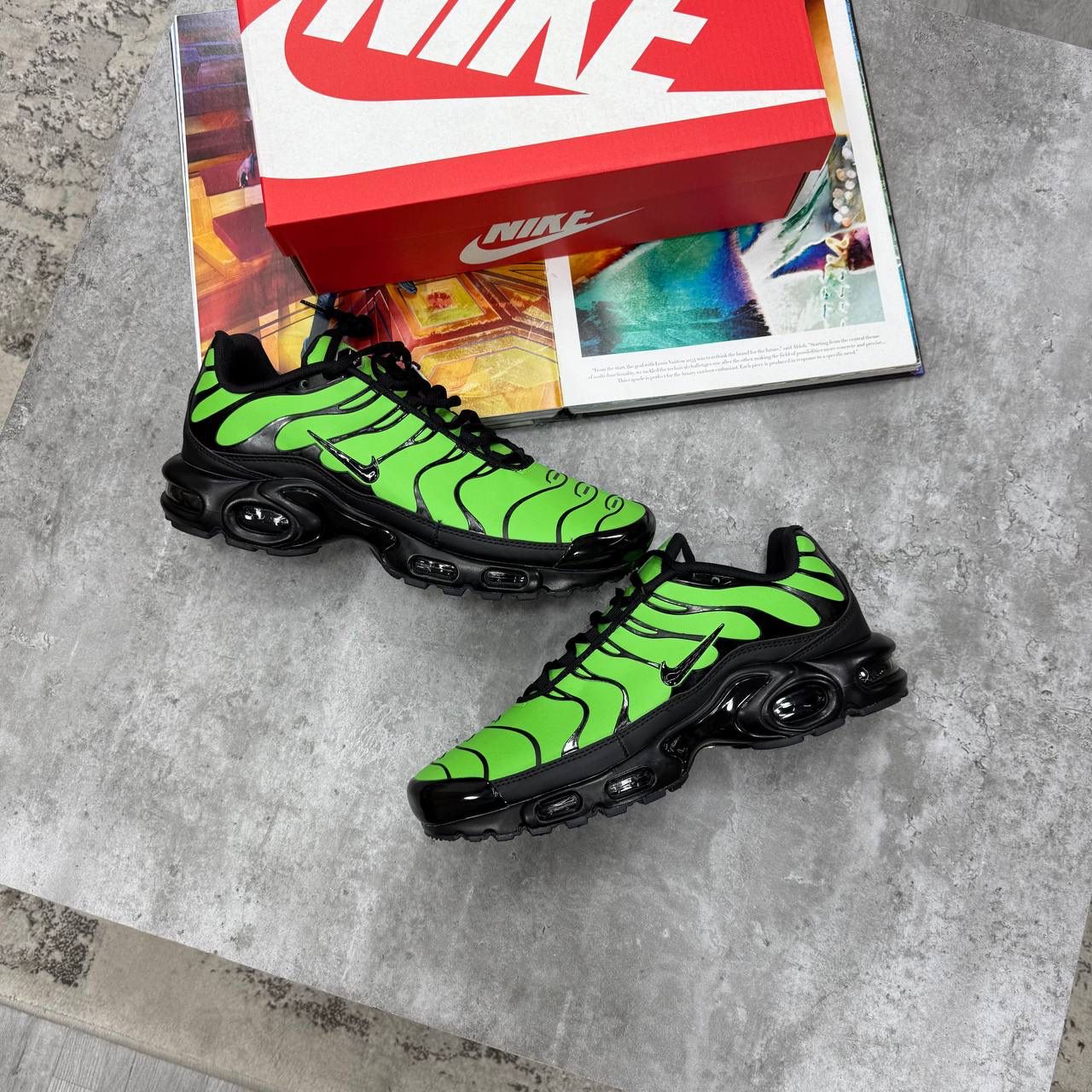 NI TN TRAINERS - NEON GREEN