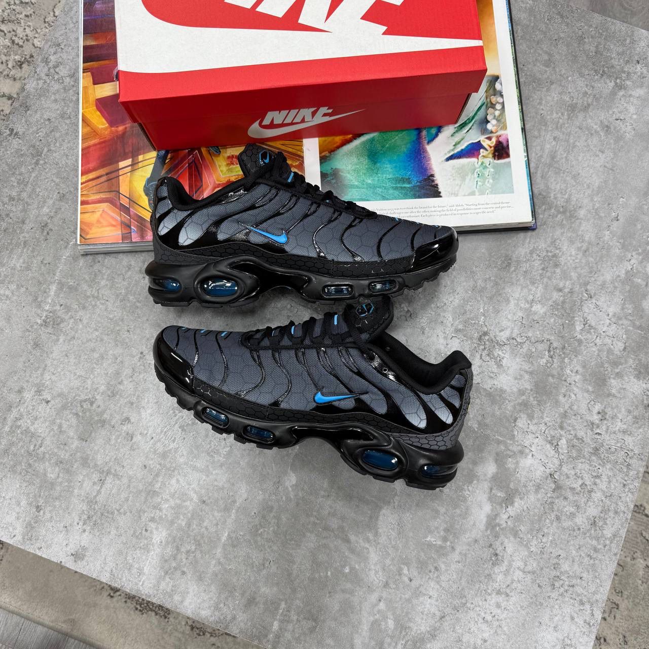 NI TN TRAINERS - BLACK / BLUE