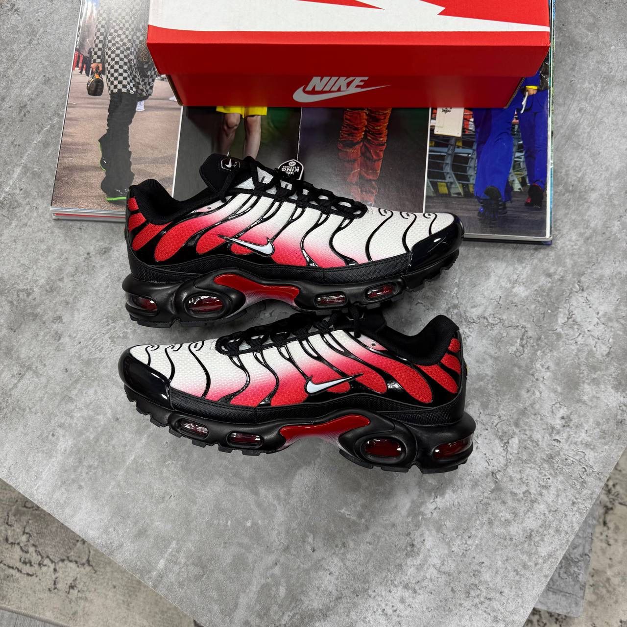 NI TN TRAINERS - BLACK / RED / WHITE