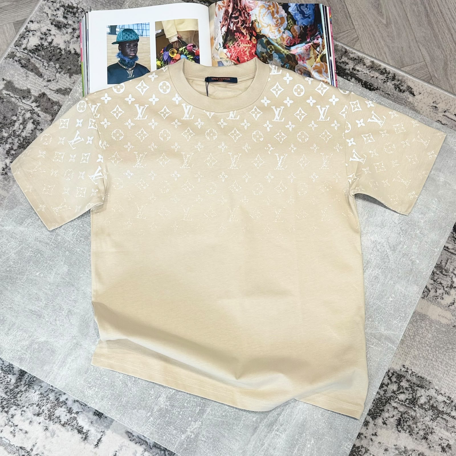LVE MONOGRAM TSHIRT - BEIGE