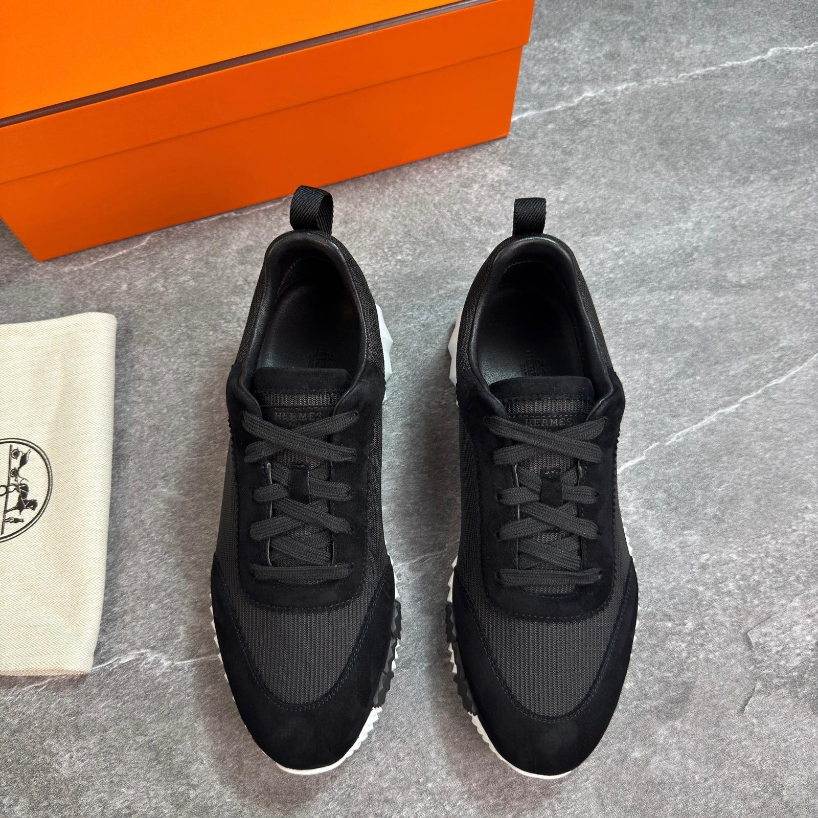 H TRAINER - BLACK / WHITE