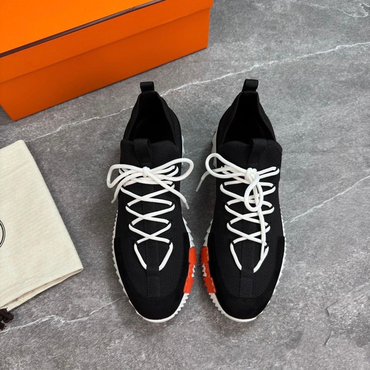 H TRAINER - BLACK / WHITE