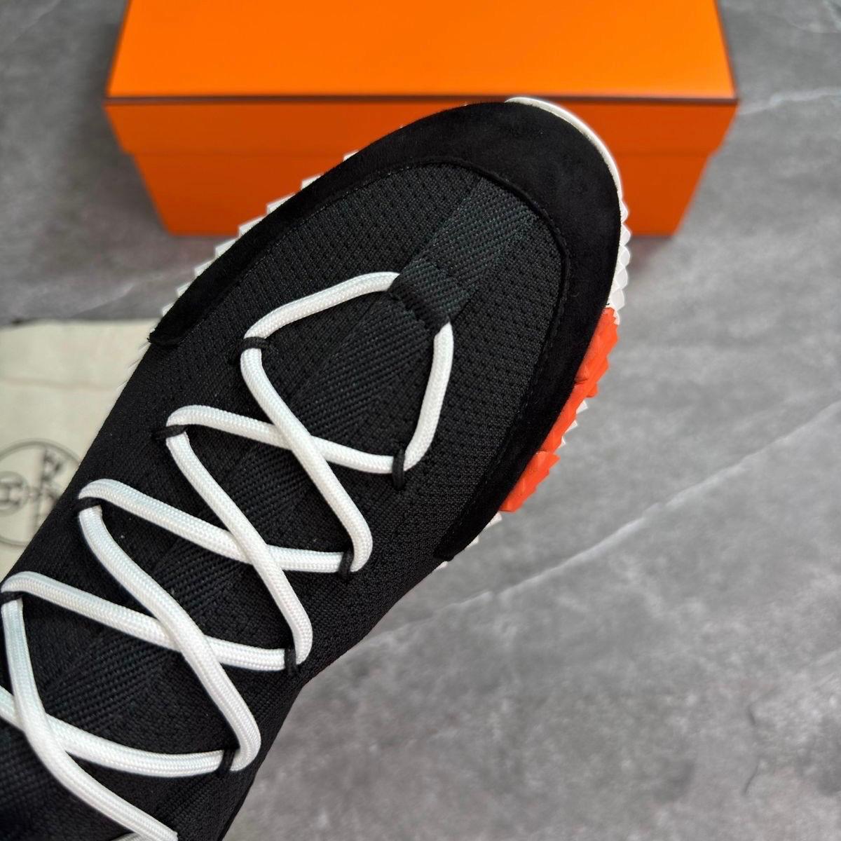 H TRAINER - BLACK / WHITE