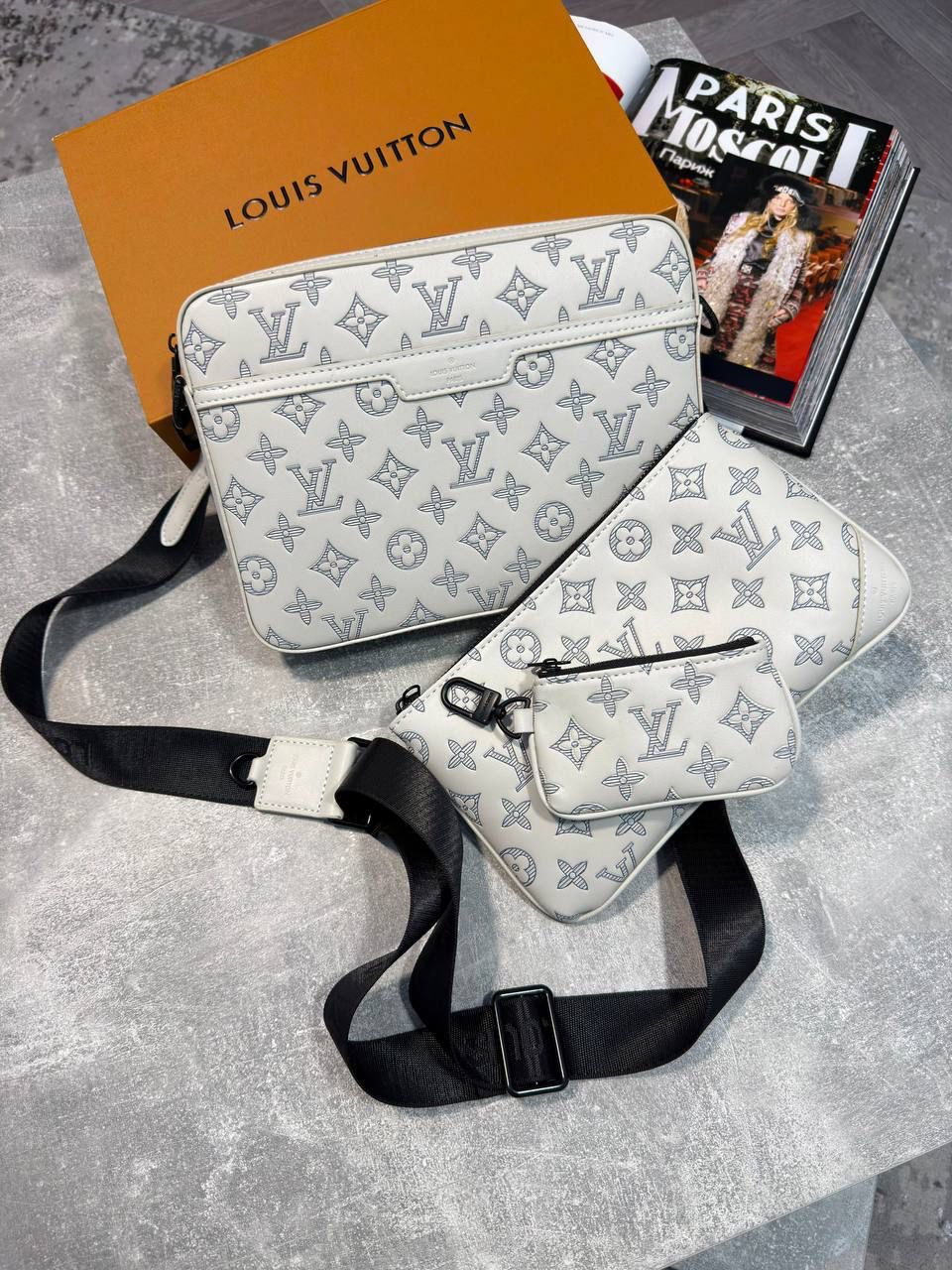 LVE MESSENGER BAG - WHITE