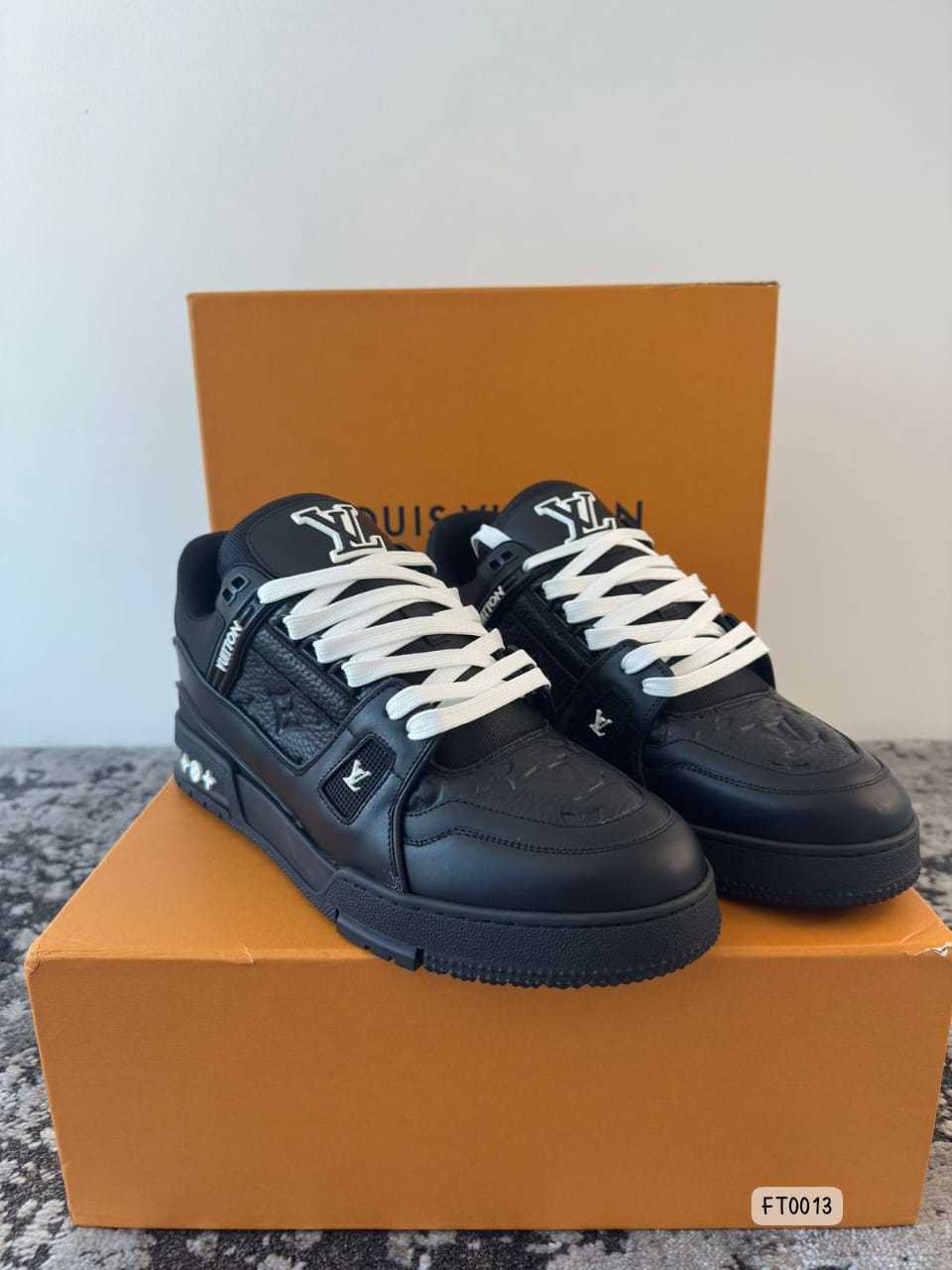 LVE TRAINERS - BLACK