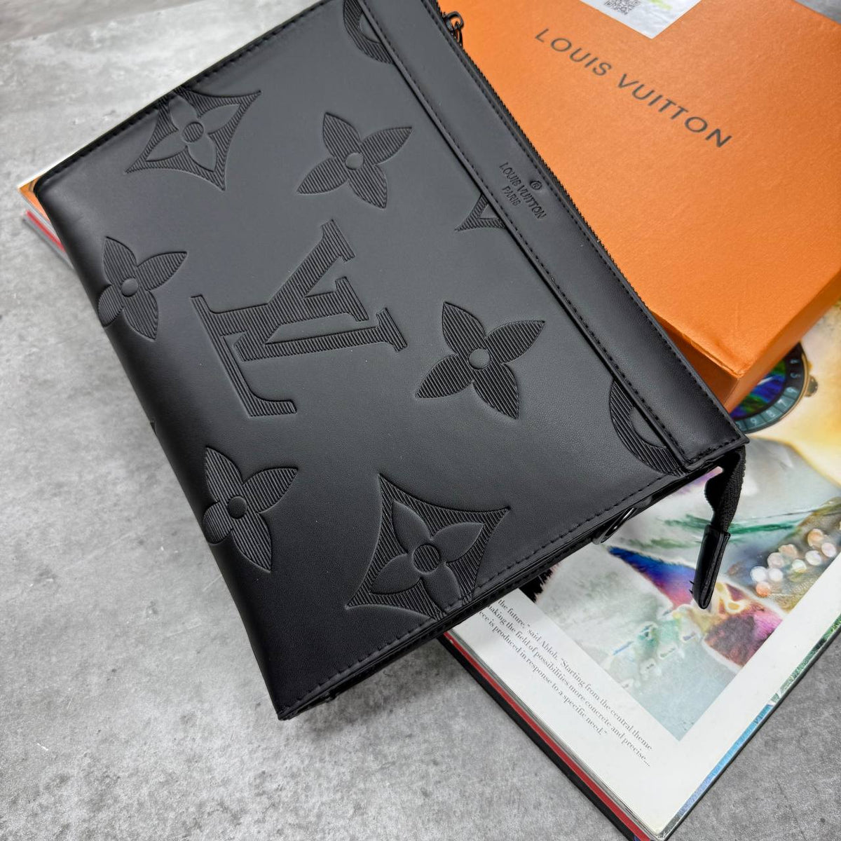 LVE MONOGRAM POUCH BAG - BLACK
