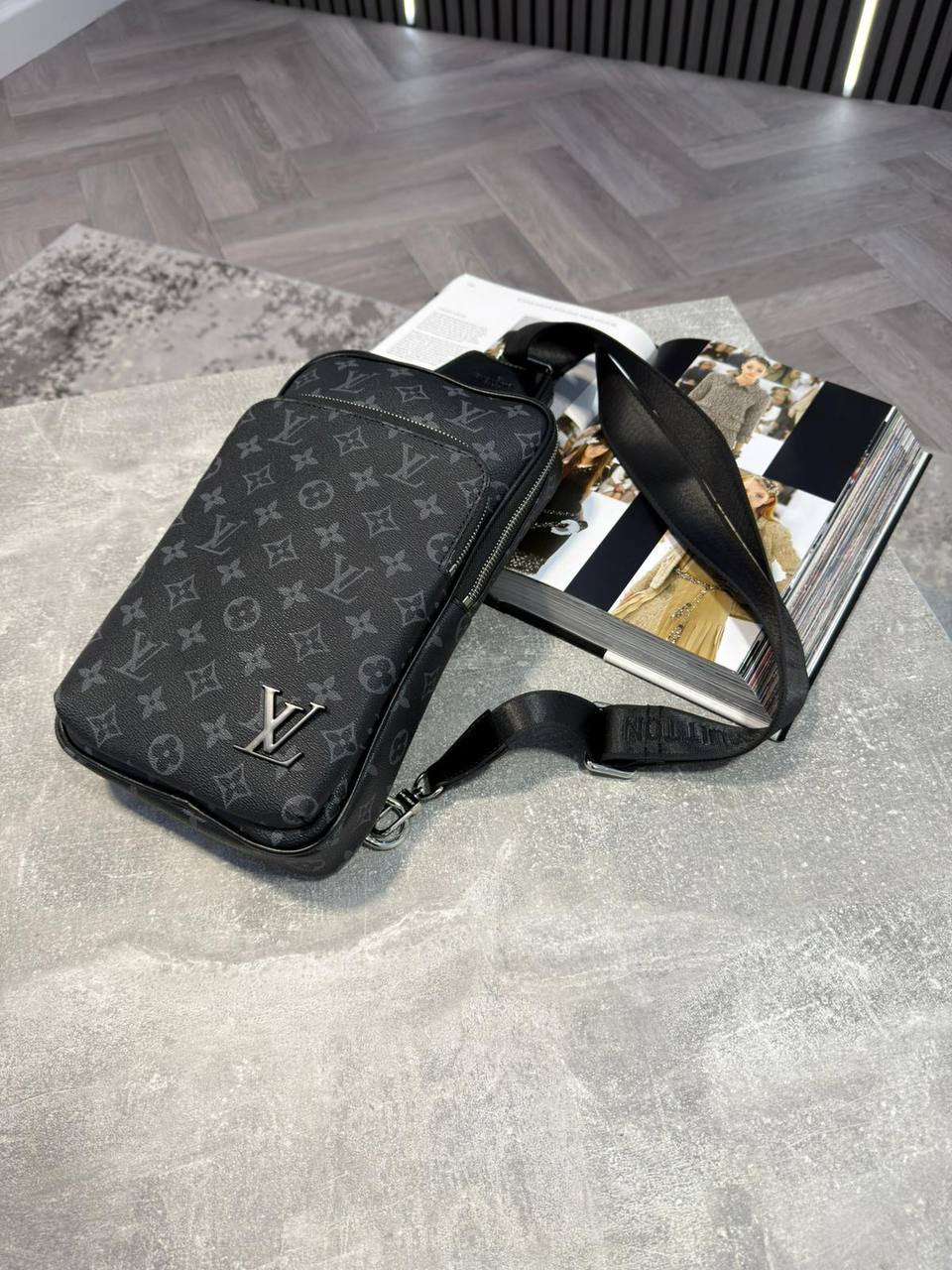 LVE SLING BAG - BLACK