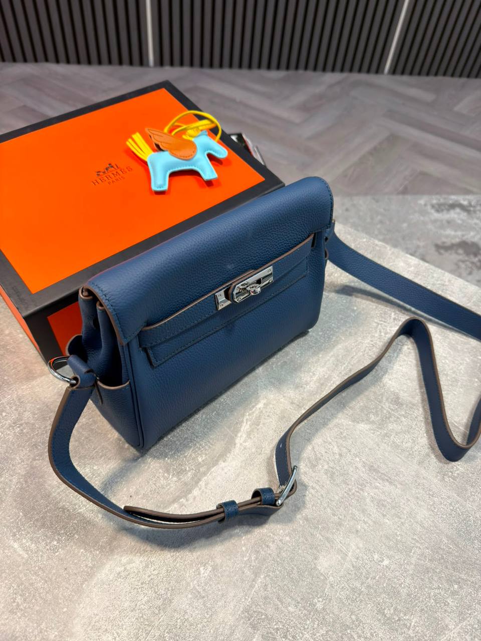 H KELLY MESSENGER BAG - BLUE
