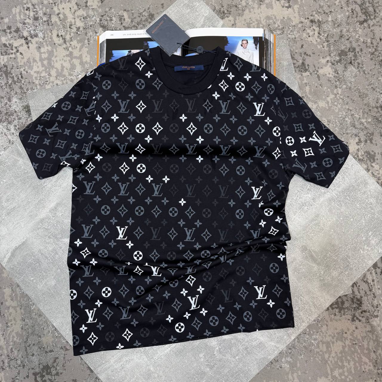 LVE MONOGRAM TSHIRT - BLACK