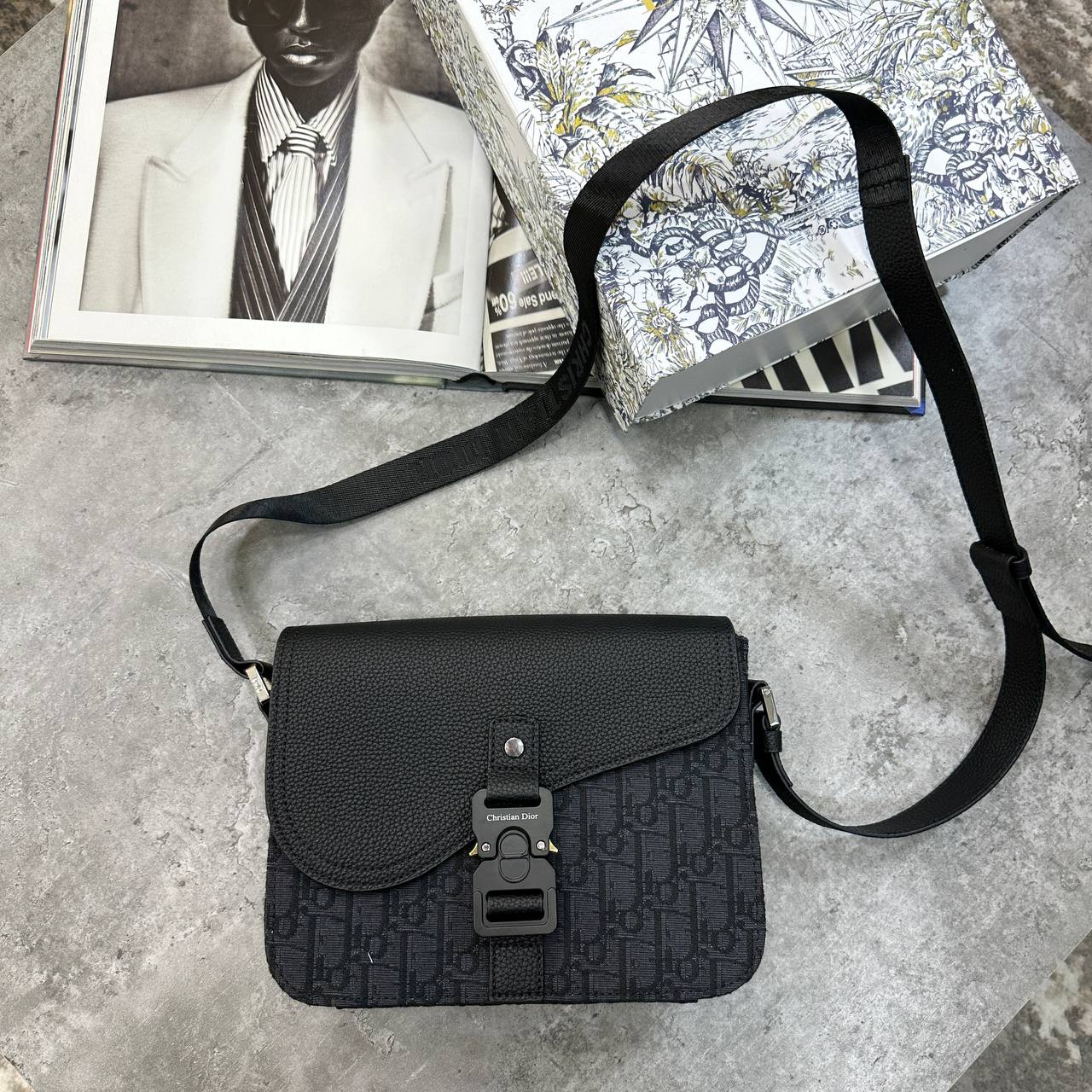 CD SADDLE MESSENGER BAG - NAVY