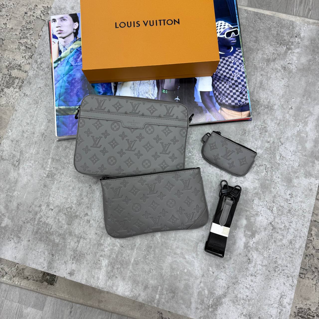 LVE MONOGRAM TRIO MESSENGER BAG - GREY