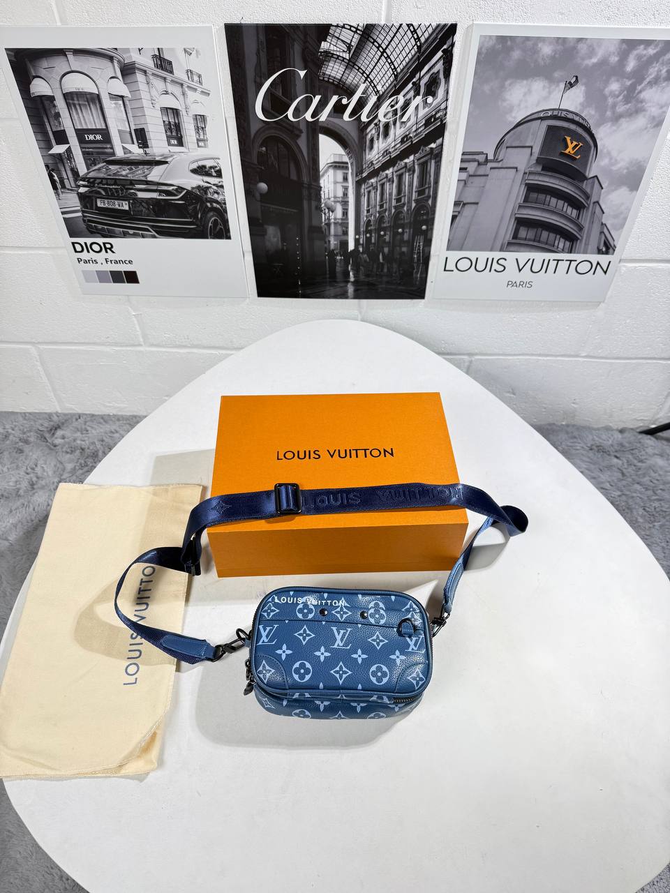 LVE ALPHA CROSSBODY BAG - BLUE