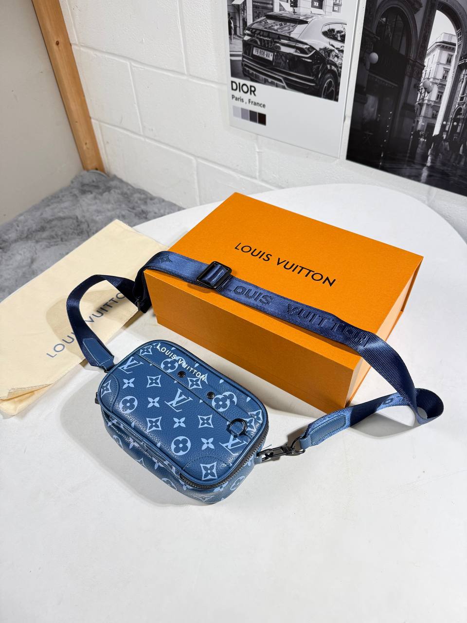 LVE ALPHA CROSSBODY BAG - BLUE