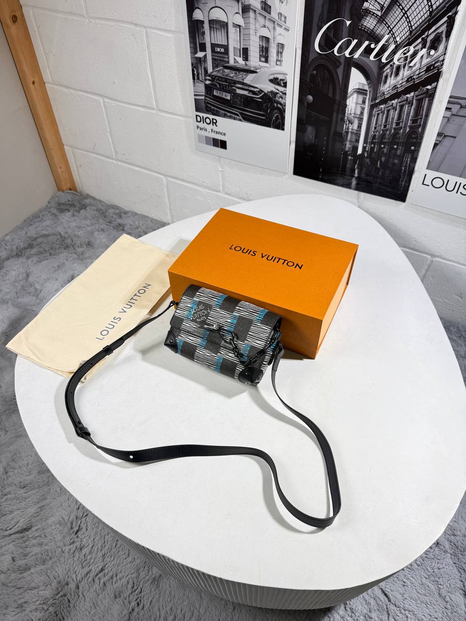 LVE MESSENGER BAG - BLUE/BLACK