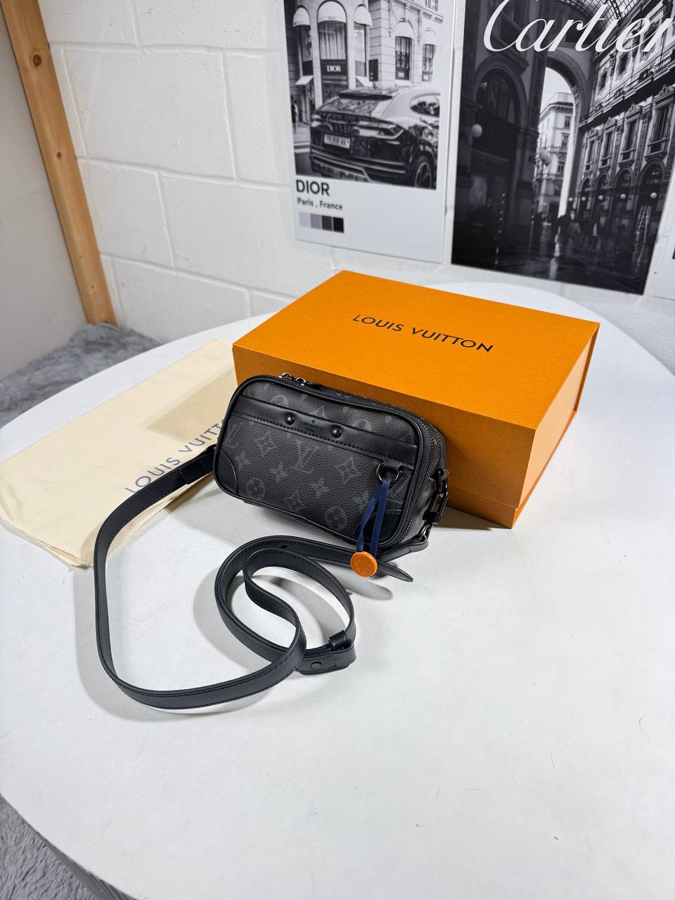 LVE ALPHA CROSSBODY BAG - BLACK