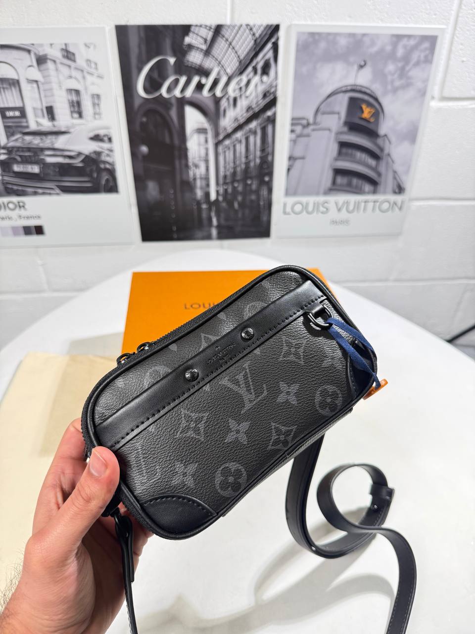 LVE ALPHA CROSSBODY BAG - BLACK