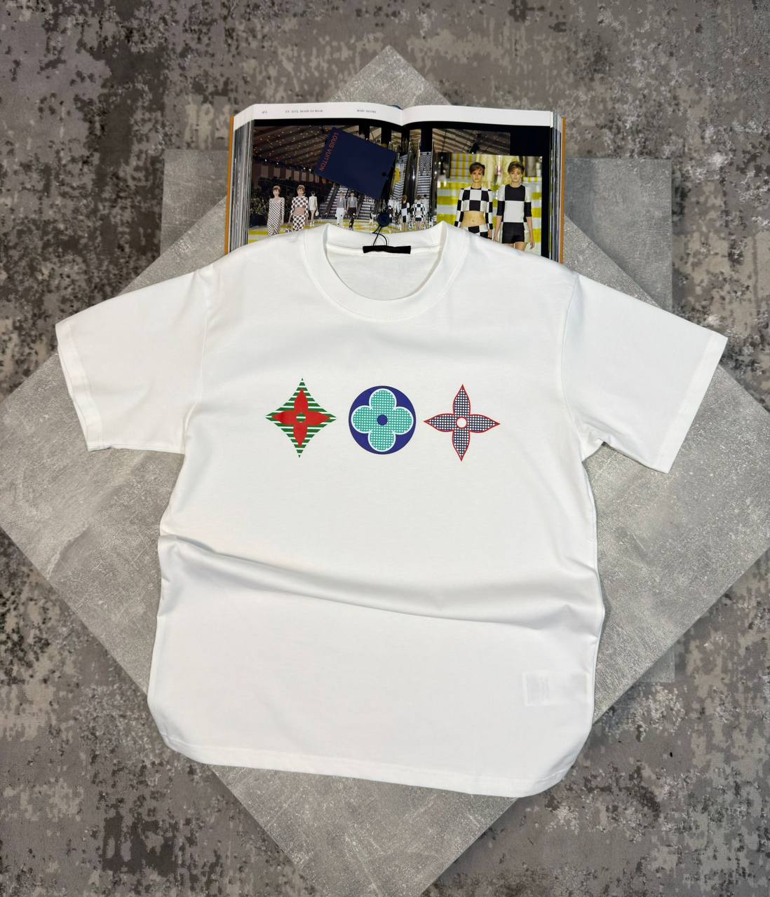 LVE MULTI MONOGRAM PRINT TSHIRT - WHITE