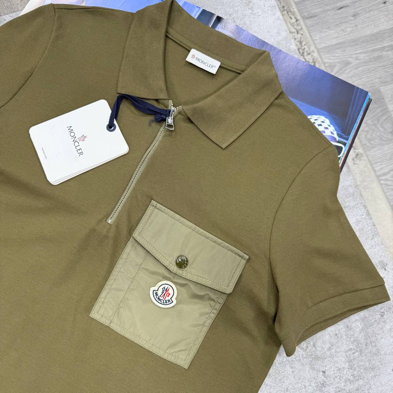 MNCLR ZIP POCKET POLO - OLIVE